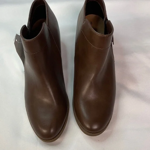 Time and Tru Brown Ankle Booties with Zipper - Picture 3 of 9